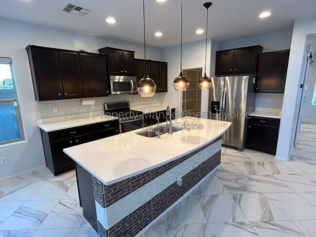5164 W Quail Track Dr