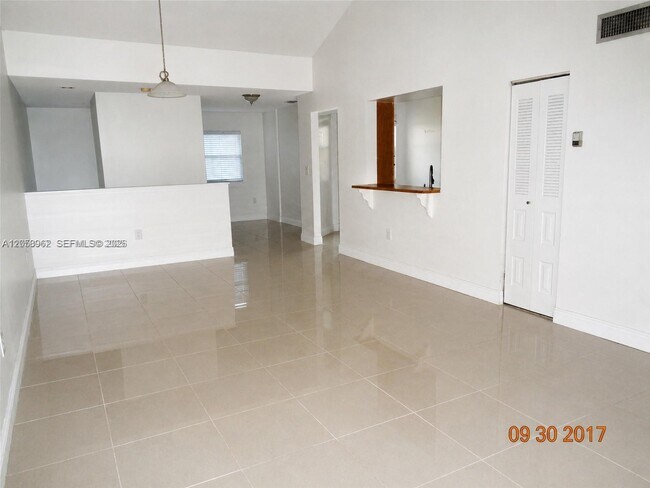 Building Photo - 4970 NW 97th Pl Unit 309