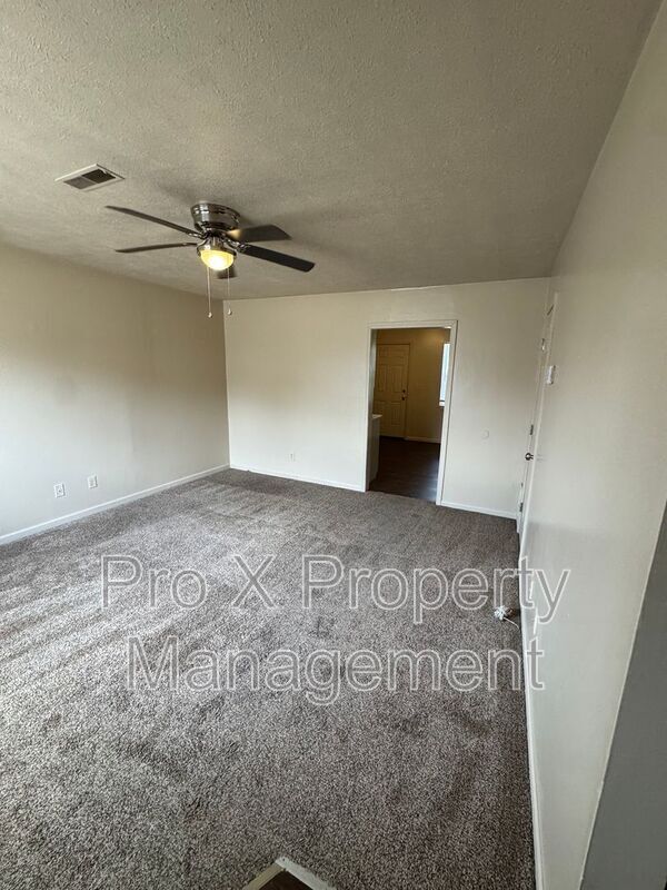 Building Photo - 619 E Bain St Rental