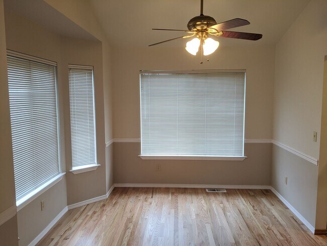 Photo - 3814 W 6th St