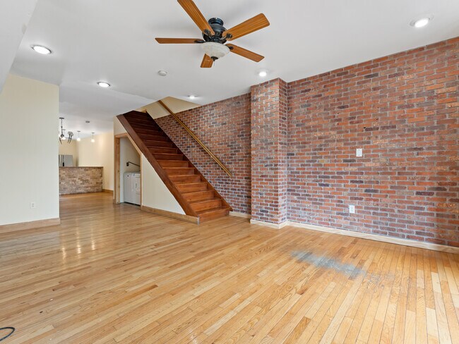 Building Photo - 6231 W Jefferson St Rental