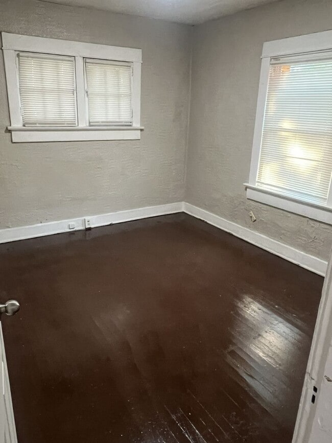 32 E Norman Ave Unit 34 1/2 E Norman Unit 4