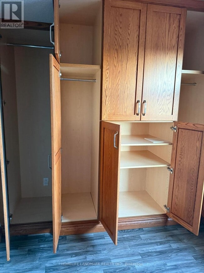 Photo - 183 Main St E