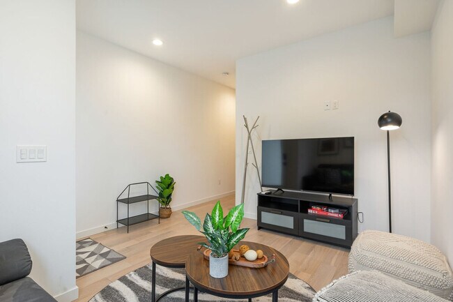 Photo - 6125 Sand Point Way NE Unidad ID1036013P