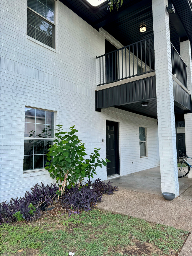Building Photo - Spacious 4/2 Walking Distance to Campus & ... Unit C Rental