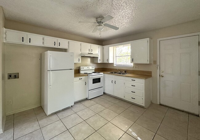 918 Dryden Ave Unit B