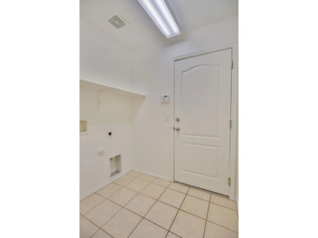 Photo - Spacious single story, 4 Bedroom / 2 Bath