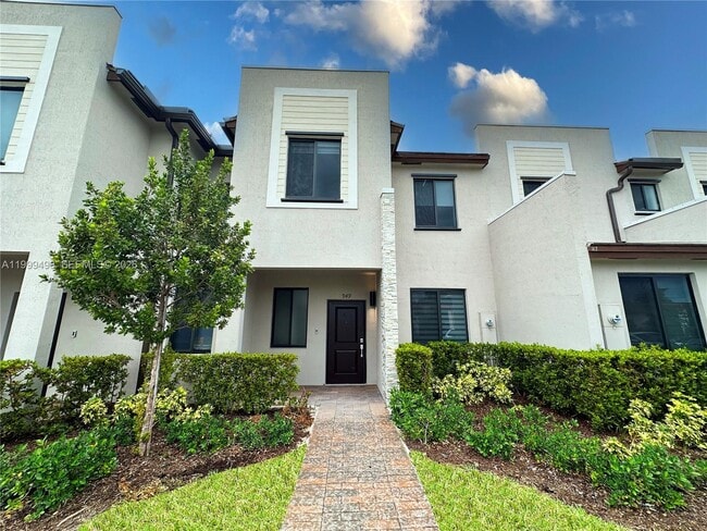 Building Photo - 949 NE 211th St