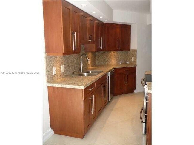 Photo - 3610 Yacht Club Dr Unidad 211