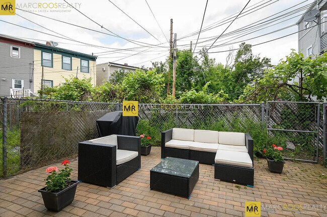 Photo - 182 Marion St