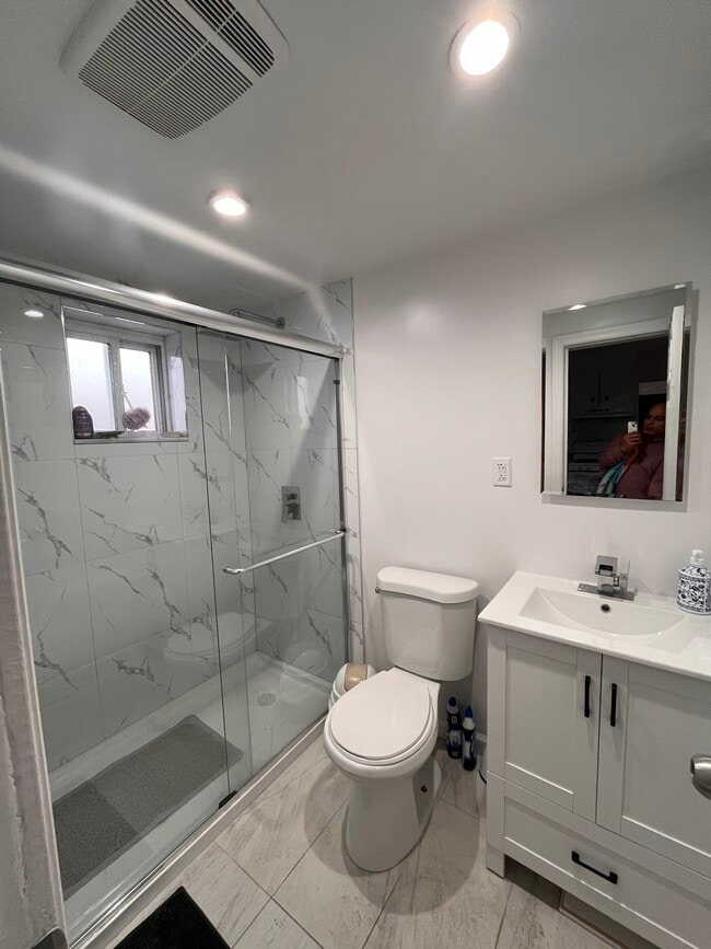 Building Photo - 9150 121st St Unit second floor