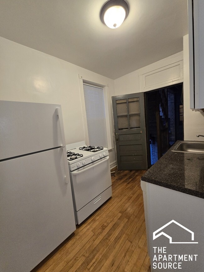 Building Photo - 2956 W Belle Plaine Ave Unit 2