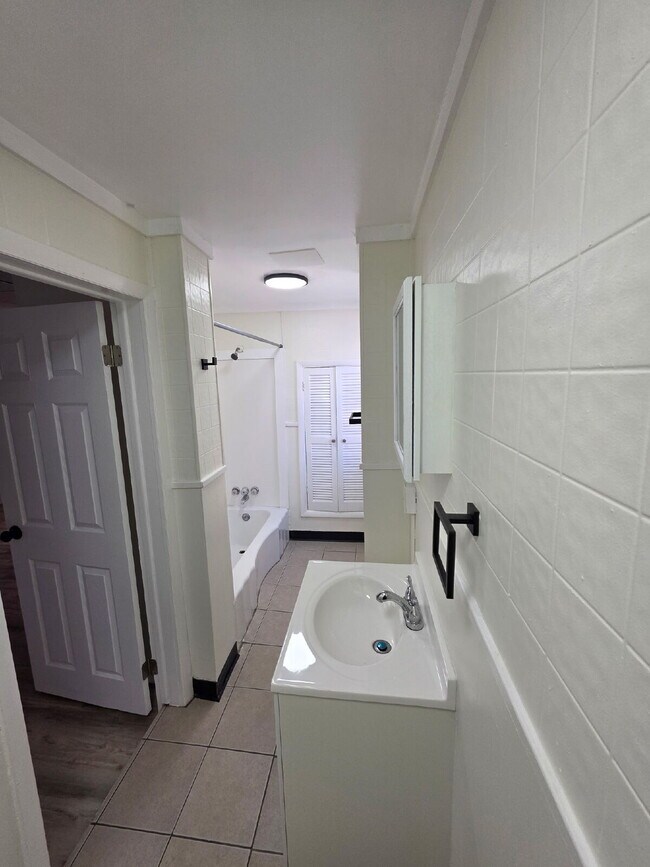 Beautiful 3 bedroom home located on Myrtle Hill Park!