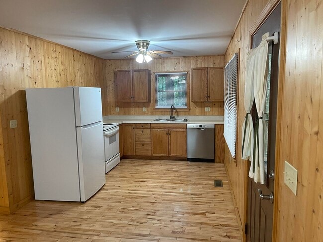 Photo - Charming Cabin