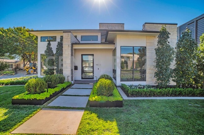 Building Photo - Stunning 2-Sstory 4/3.5/2 w/Pool in Dallas...