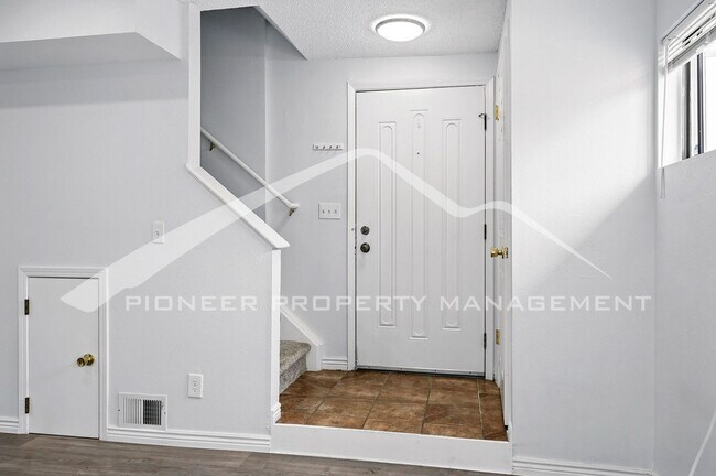 Photo - Charming Condo with Washer/Dryer and Mount... Unit 209