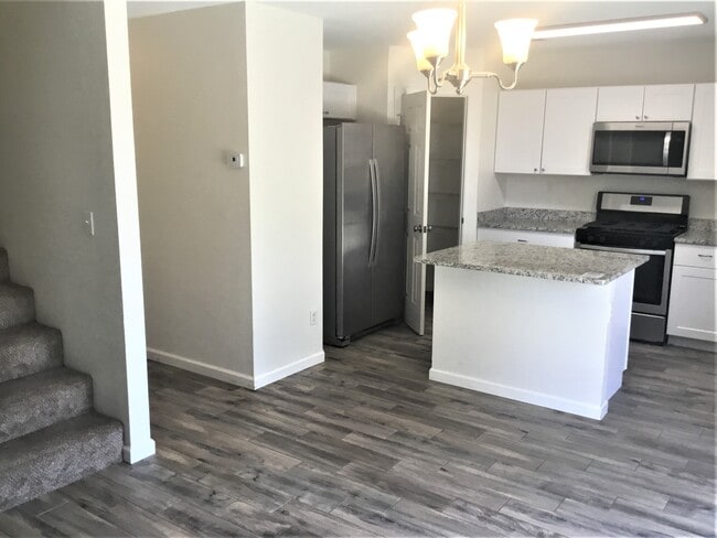 Photo - 10244 Shawna St NW