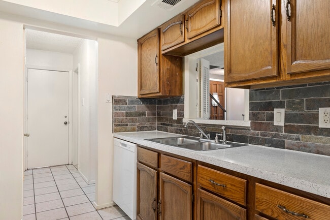 Photo - 421 San Mateo Dr