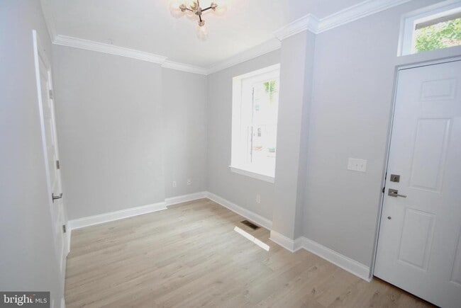 Photo - 23 E Union St