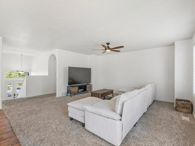 991 Oldham Dr