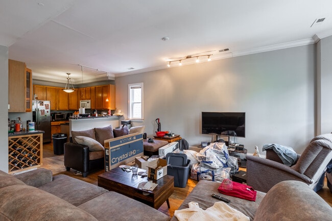 Building Photo - 1314 W Roscoe St Unit 2