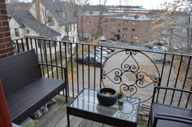 Photo - 1 Bedroom in Allston Village, Heat and hot water included