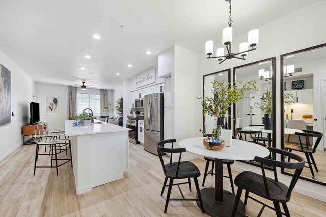 Zone Luxe, Glendale, AZ, Dining Area
