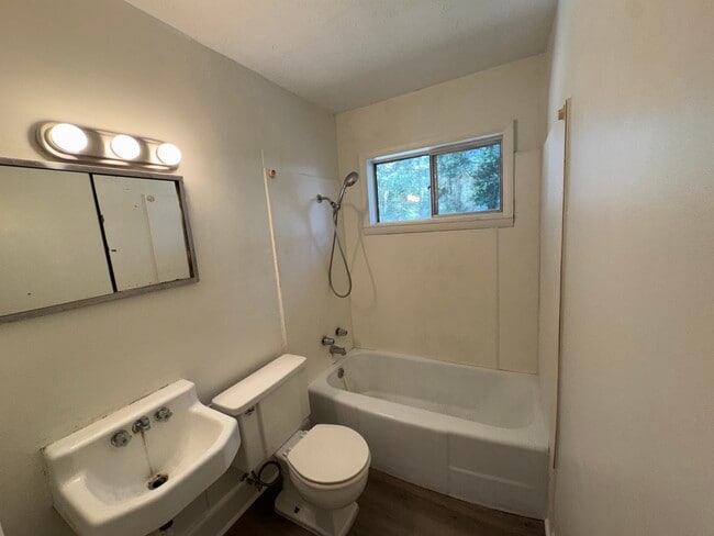 Photo - 1204 Fairlane Dr