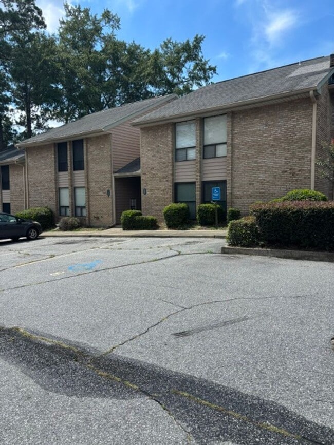 Building Photo - All brick two story townhouse in Westover Glenn Unit 55