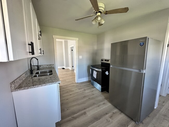 Photo - 2309 Elbe Ave