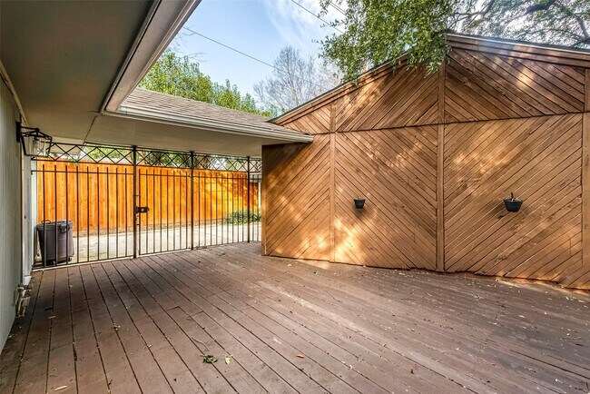 Photo - 7810 Locke Ln