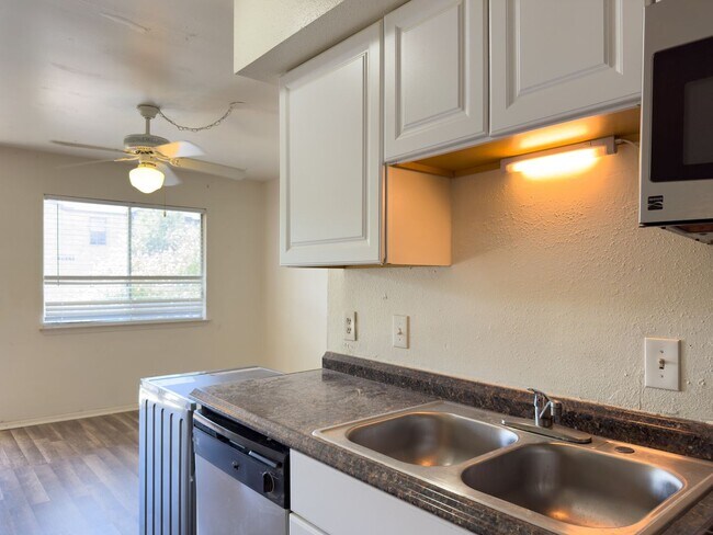 Photo - 1010 W 23rd St Unit 9