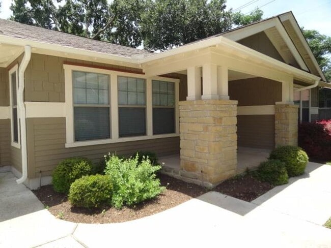 Photo - Cottages at Lake Creek / Freestanding One ...