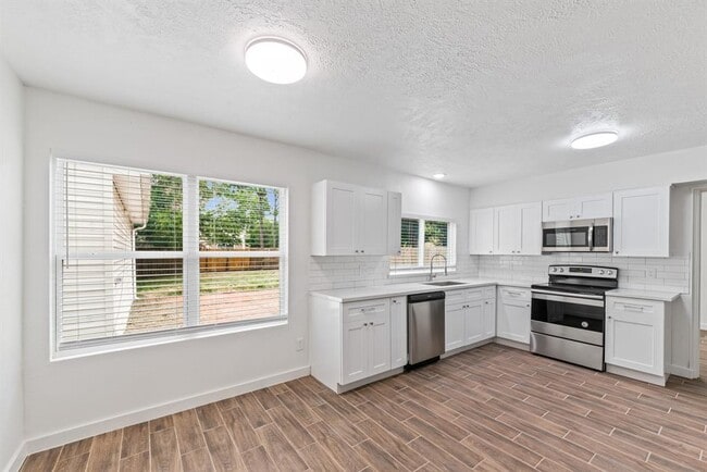 Photo - 1926 Lantern Ln