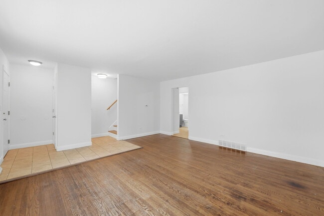 Photo - 2028 Williamsburg Dr Unit D108