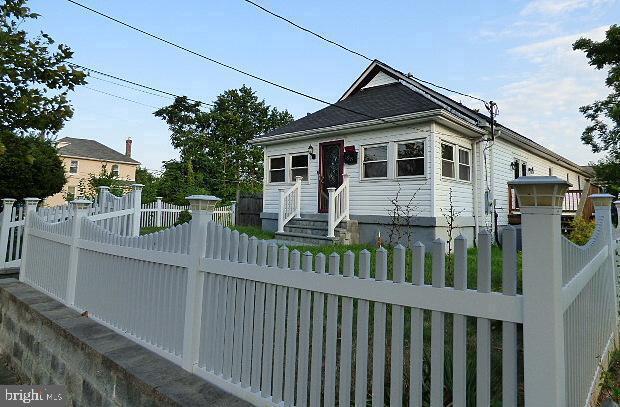 Photo - 4815 Jay St NE