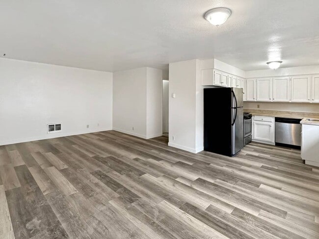 Photo - 2 Bedroom Condo For Rent