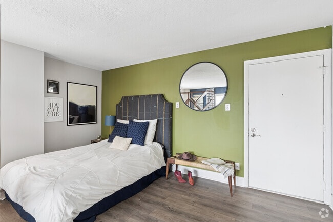 Studio - 562SF - Bedroom