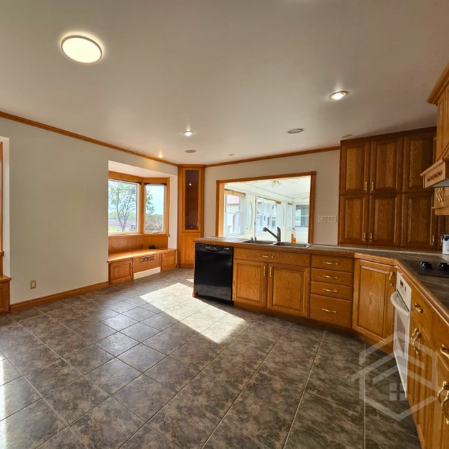 Photo - 5-Bedroom House in Woodstock!! Unit 1