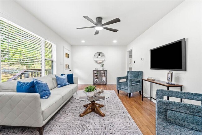 Photo - 801 N Evelyn Pl NW