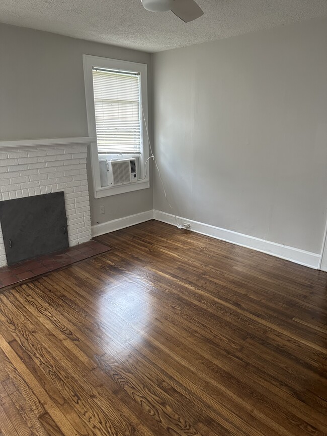 Building Photo - 1901 1st St Unit 1 Rental