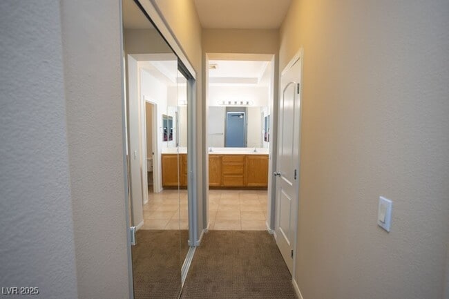 Building Photo - 2612 Rainbow Glow St