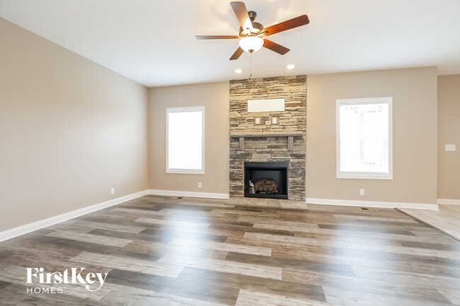 Photo - 1065 Harrison Way