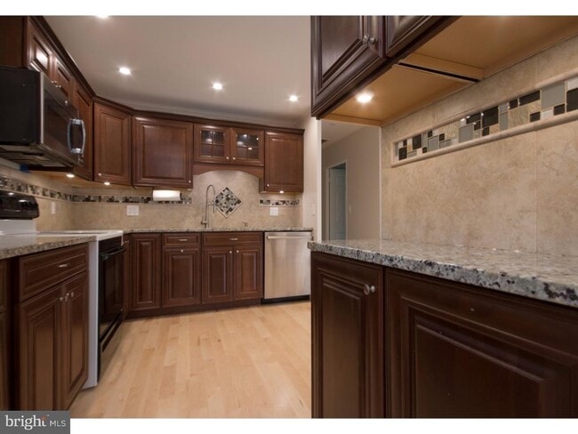 Photo - 384 Walnut Ln