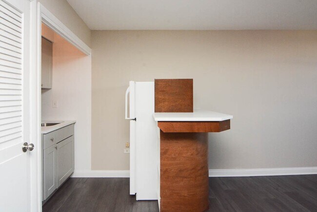 Photo - 2012 N Orleans St Unit D4