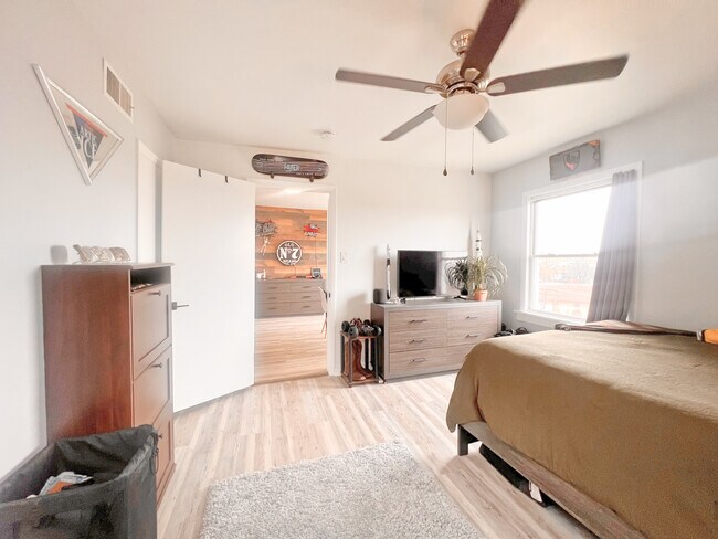 Photo - 5737 Hobart St Unit #5