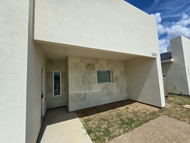 1610 Lomas Del Sur Boulevard