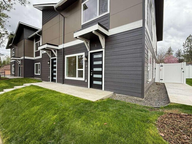 Photo - 3925 E 32nd Ave Unit 3