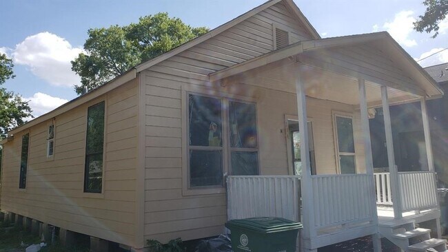 Photo - 814 E 39th St