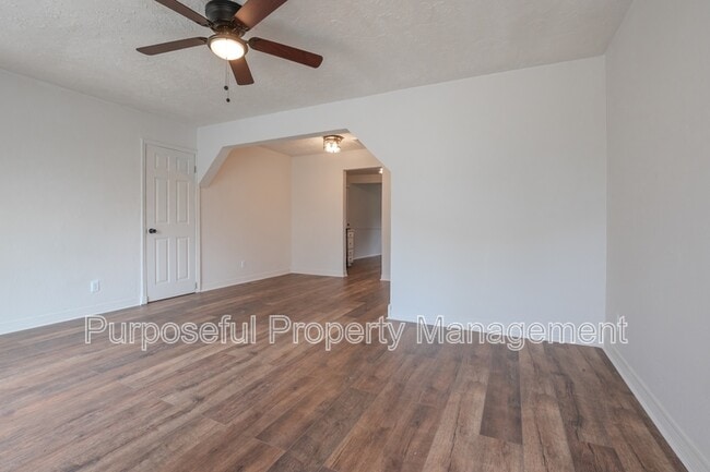 221 W Douglas Dr